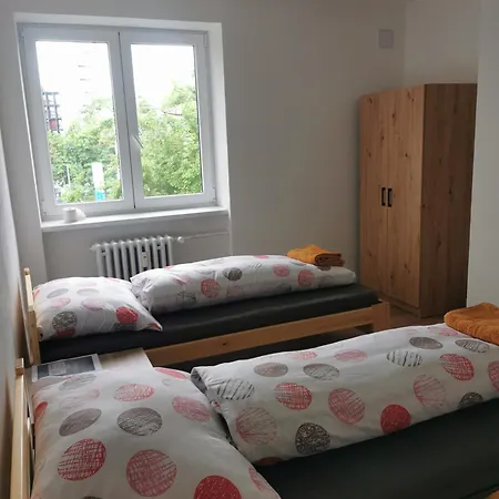 Near Ice Arena ホームステイ