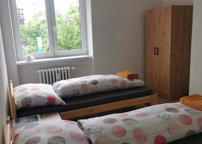 Near Ice Arena Gazde/Camere de închiriat