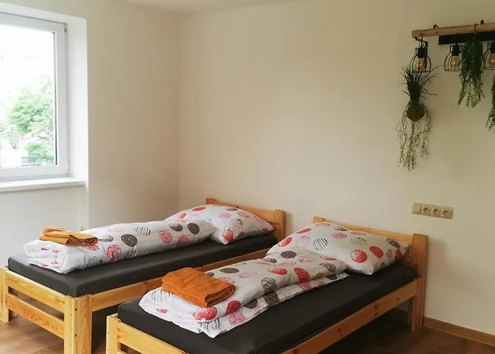 Near Ice Arena Gazde/Camere de închiriat *